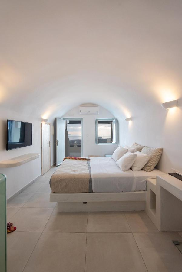 Caldera Cliff Illusion Aparthotel Fira  Exterior photo