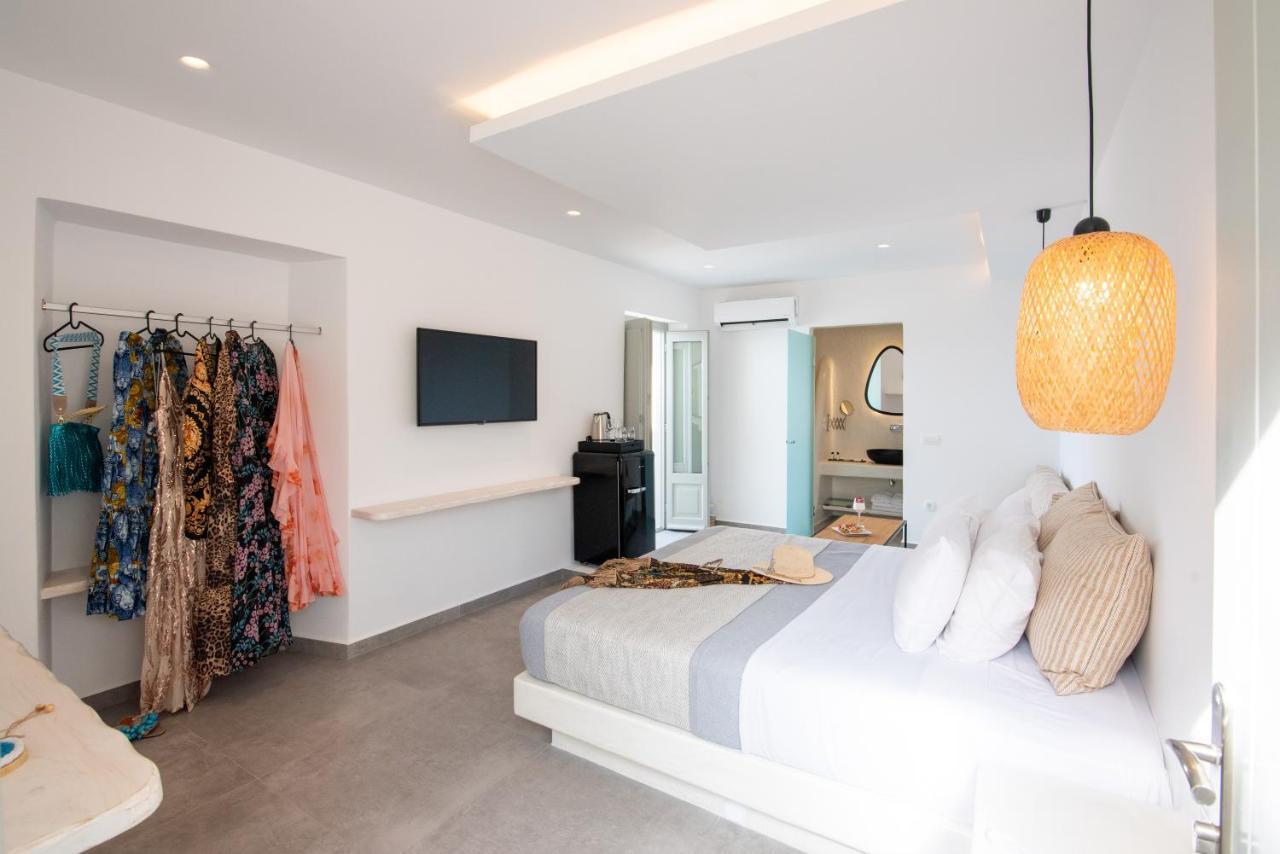 Caldera Cliff Illusion Aparthotel Fira  Exterior photo